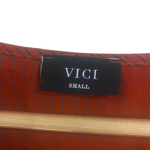 Vici small shirt flutter sleeve lined striped red crew neck - Picture 3 of 5